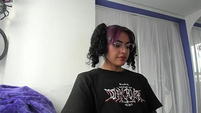 Snapshot of witchviolet chatting on 03/17/25, 09:34 witchviolet online show from 03/17/25, 09:34