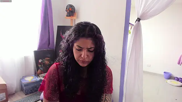 Snapshot of witchviolet chatting on 09/11/25, 01:11 witchviolet online show from 09/11/25, 01:11