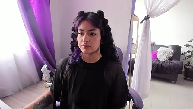 Snapshot of witchviolet chatting on 10/01/25, 04:02 witchviolet online show from 10/01/25, 04:02