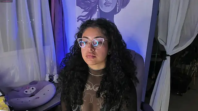 Snapshot of witchviolet chatting on 11/03/25, 02:13 witchviolet online show from 11/03/25, 02:13