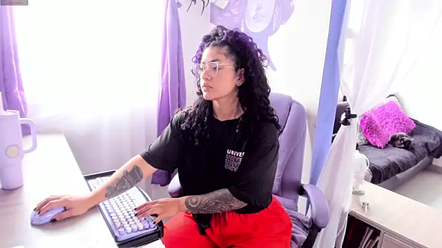 Snapshot of witchviolet chatting on 11/15/25, 03:30 witchviolet online show from 11/15/25, 03:30