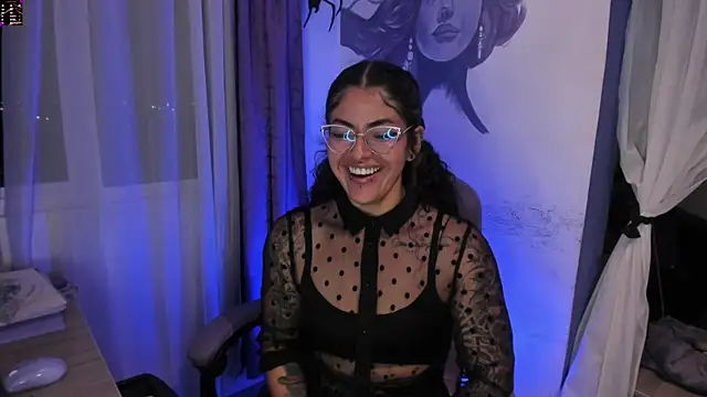 Snapshot of witchviolet chatting on 11/22/25, 04:22 witchviolet online show from 11/22/25, 04:22