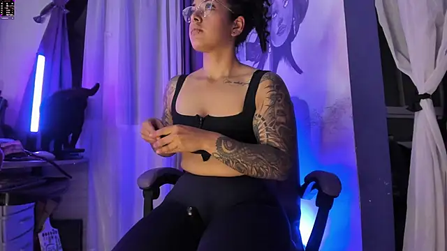 Snapshot of witchviolet chatting on 11/24/25, 11:15 witchviolet online show from 11/24/25, 11:15