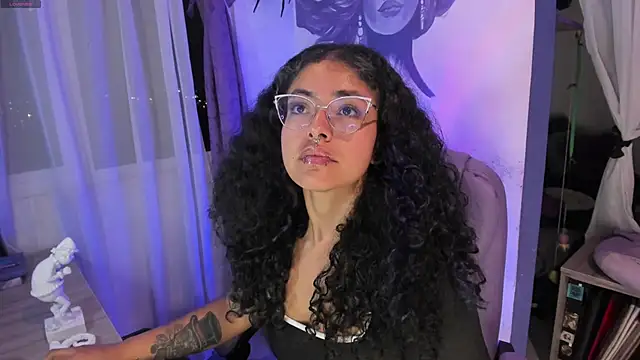 Snapshot of witchviolet chatting on 12/05/25, 02:53 witchviolet online show from 12/05/25, 02:53