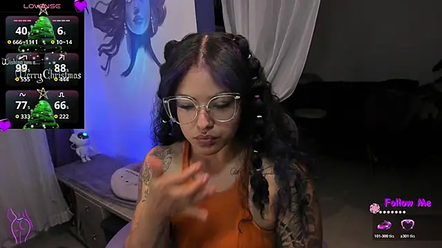 Snapshot of witchviolet chatting on 12/14/25, 12:27 witchviolet online show from 12/14/25, 12:27