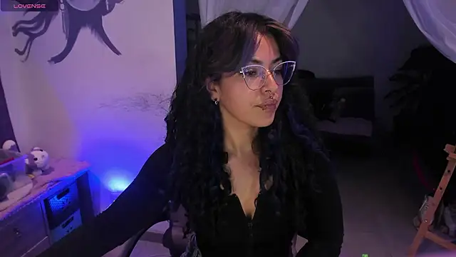 Snapshot of witchviolet chatting on 02/05/26, 12:26 witchviolet online show from 02/05/26, 12:26