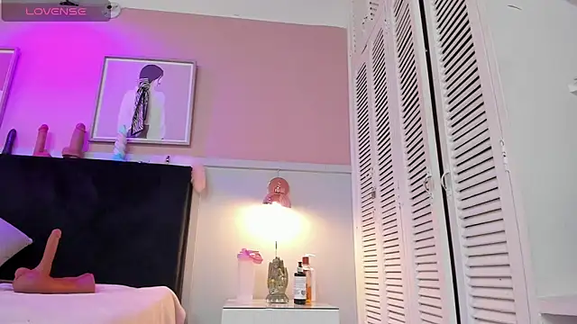 chloe watson  online show from 10/25/25, 03:07