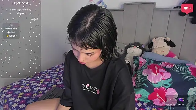 Snapshot of chloe_watson_ chatting on 06/23/26, 07:34 chloe watson online show from 06/23/26, 07:34