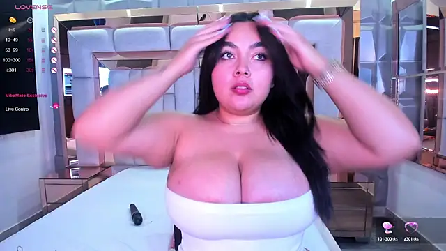 Snapshot of samantasm chatting on 02/04/25, 08:56 samantasm online show from 02/04/25, 08:56