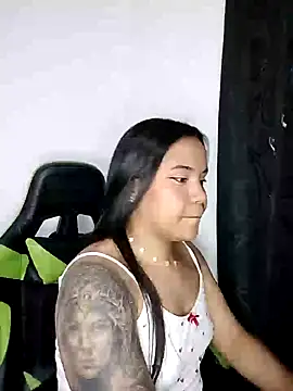 Snapshot of leila_22 chatting on 02/09/25, 08:33 leila 22 online show from 02/09/25, 08:33