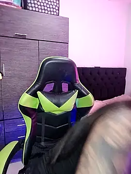 Snapshot of leila_22 chatting on 03/19/25, 03:19 leila 22 online show from 03/19/25, 03:19