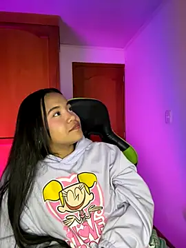 Snapshot of leila_22 chatting on 10/18/25, 07:20 leila 22 online show from 10/18/25, 07:20