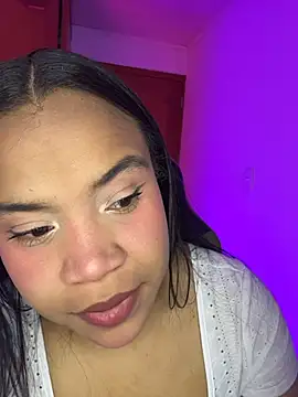 Snapshot of leila_22 chatting on 10/25/25, 08:22 leila 22 online show from 10/25/25, 08:22