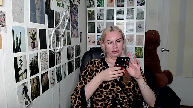 CapriScorpion online show from 10/27/25, 01:04