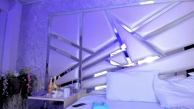 Snapshot of Miia002 chatting on 01/09/25, 04:08 Miia002 online show from 01/09/25, 04:08