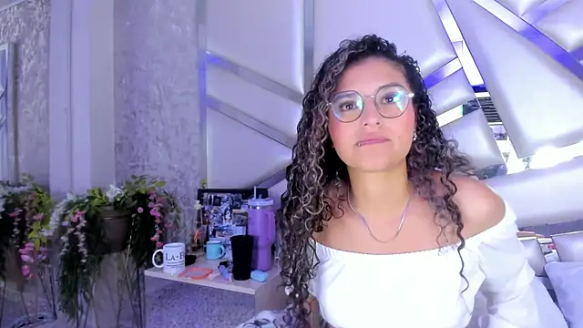 Snapshot of Miia002 chatting on 01/14/25, 06:45 Miia002 online show from 01/14/25, 06:45