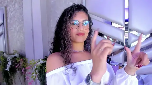 Snapshot of Miia002 chatting on 01/14/25, 09:45 Miia002 online show from 01/14/25, 09:45