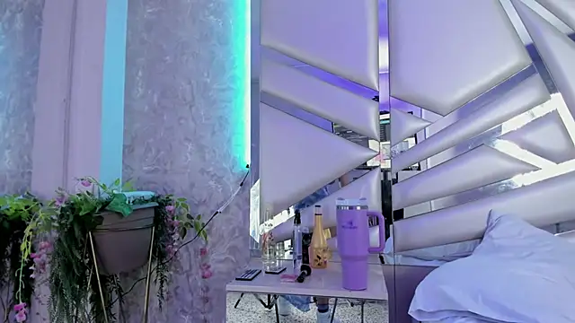 Snapshot of Miia002 chatting on 01/31/25, 06:35 Miia002 online show from 01/31/25, 06:35