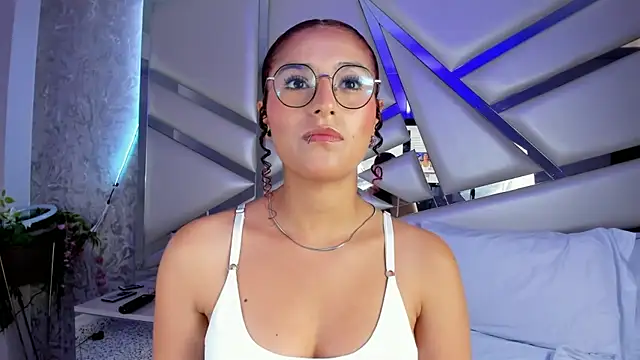 Snapshot of Miia002 chatting on 03/11/25, 07:25 Miia002 online show from 03/11/25, 07:25