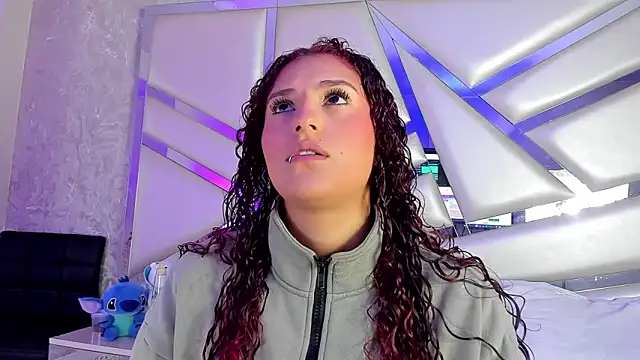 Snapshot of Miia002 chatting on 09/30/25, 03:11 Miia002 online show from 09/30/25, 03:11