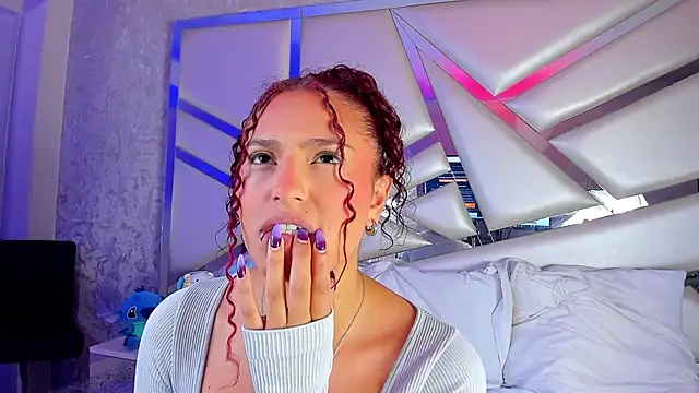 Snapshot of Miia002 chatting on 10/30/25, 03:19 Miia002 online show from 10/30/25, 03:19