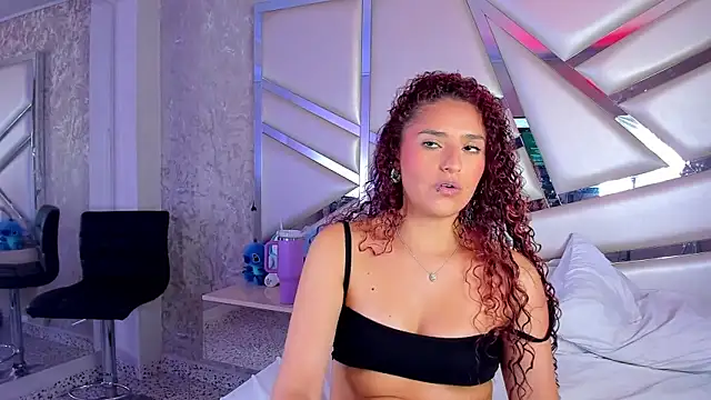 Snapshot of Miia002 chatting on 12/02/25, 03:12 Miia002 online show from 12/02/25, 03:12