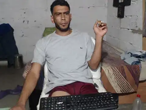 Snapshot of erik_alexander chatting on 02/06/25, 01:27 erik alexander online show from 02/06/25, 01:27