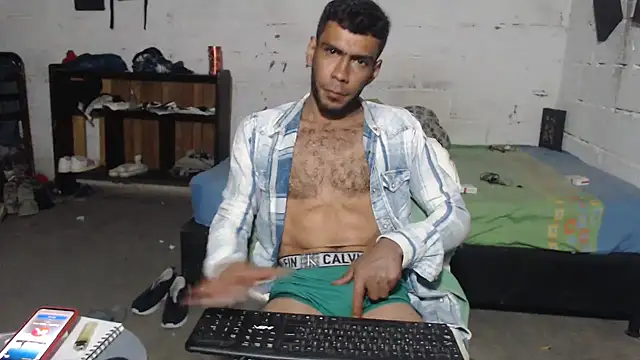 Snapshot of erik_alexander chatting on 09/13/25, 02:44 erik alexander online show from 09/13/25, 02:44