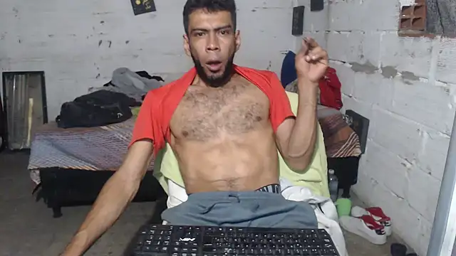 Snapshot of erik_alexander chatting on 10/27/25, 03:32 erik alexander online show from 10/27/25, 03:32