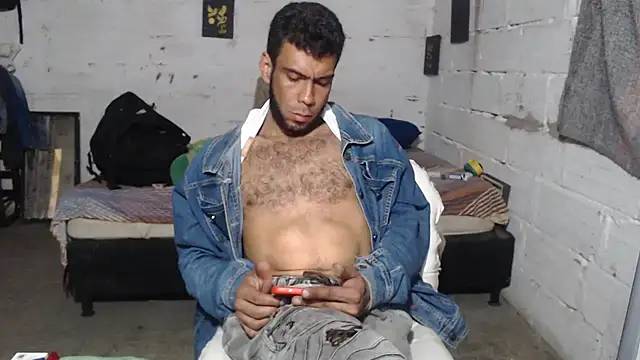 Snapshot of erik_alexander chatting on 11/06/25, 02:12 erik alexander online show from 11/06/25, 02:12