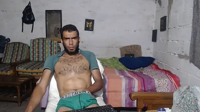 Snapshot of erik_alexander chatting on 12/18/25, 05:02 erik alexander online show from 12/18/25, 05:02