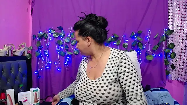 hazel 34 online show from 02/12/25, 07:24