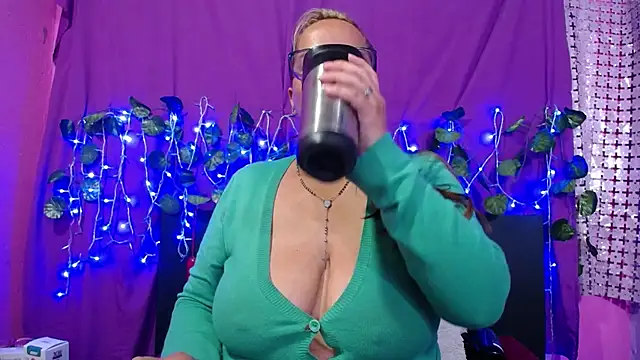 hazel 34 online show from 02/22/25, 10:07