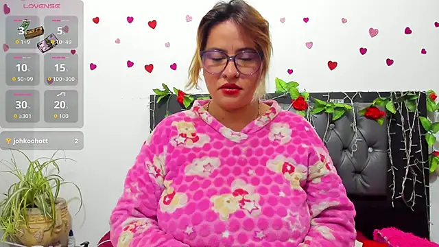 hazel 34 online show from 11/17/25, 08:31