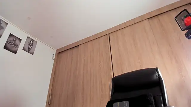 Snapshot of Bambi_gurl chatting on 02/13/25, 01:40 Bambi gurl online show from 02/13/25, 01:40