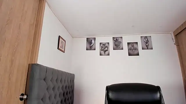 Snapshot of Bambi_gurl chatting on 03/10/25, 03:23 Bambi gurl online show from 03/10/25, 03:23