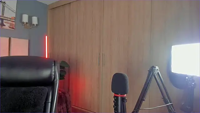 Snapshot of Bambi_gurl chatting on 09/08/25, 11:04 Bambi gurl online show from 09/08/25, 11:04