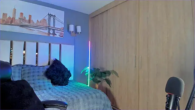 Snapshot of Bambi_gurl chatting on 11/25/25, 12:21 Bambi gurl online show from 11/25/25, 12:21