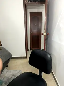 Snapshot of Charlotte_cutee18 chatting on 10/13/25, 11:27 Charlotte cutee18 online show from 10/13/25, 11:27