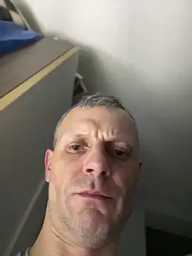 Snapshot of Arthur2288@xh chatting on 04/11/26, 11:42 Arthur2288xh online show from 04/11/26, 11:42