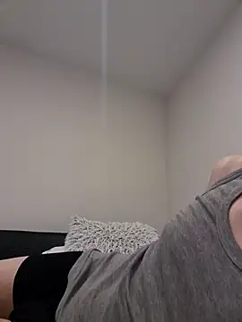 suarez1235 online show from 12/02/25, 10:16