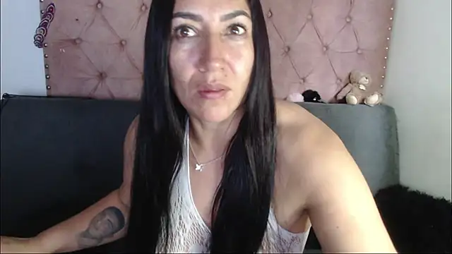 Snapshot of missbella1 chatting on 07/18/26, 08:23 missbella1 online show from 07/18/26, 08:23