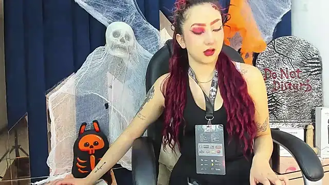 Snapshot of Barbie_girl_69 chatting on 10/31/25, 02:29 Barbie girl 69 online show from 10/31/25, 02:29