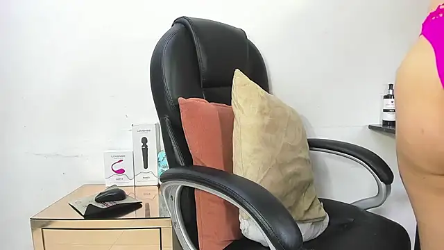 Snapshot of Barbie_girl_69 chatting on 11/13/25, 03:55 Barbie girl 69 online show from 11/13/25, 03:55