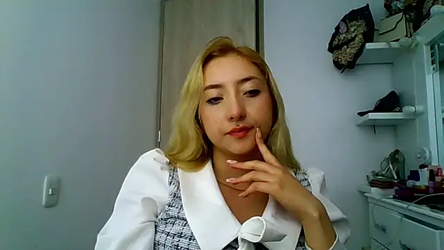 Snapshot of Barbie_girl_69 chatting on 12/03/25, 08:51 Barbie girl 69 online show from 12/03/25, 08:51