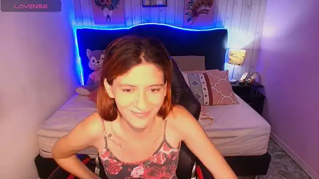 Snapshot of julieth_love_ chatting on 05/25/26, 04:02 julieth love online show from 05/25/26, 04:02