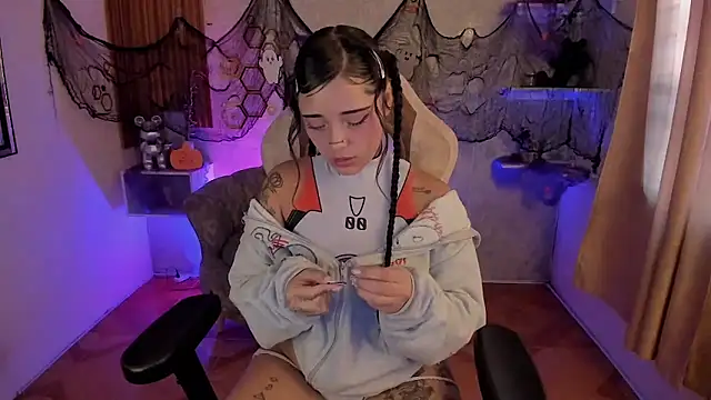 mia catt05 online show from 10/25/25, 04:35