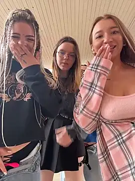 RollingGirls online show from 03/29/26, 01:11