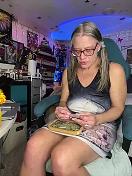 TrenaAnne online show from 02/19/25, 05:49