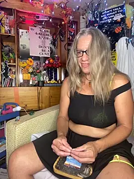 TrenaAnne online show from 09/18/25, 02:41